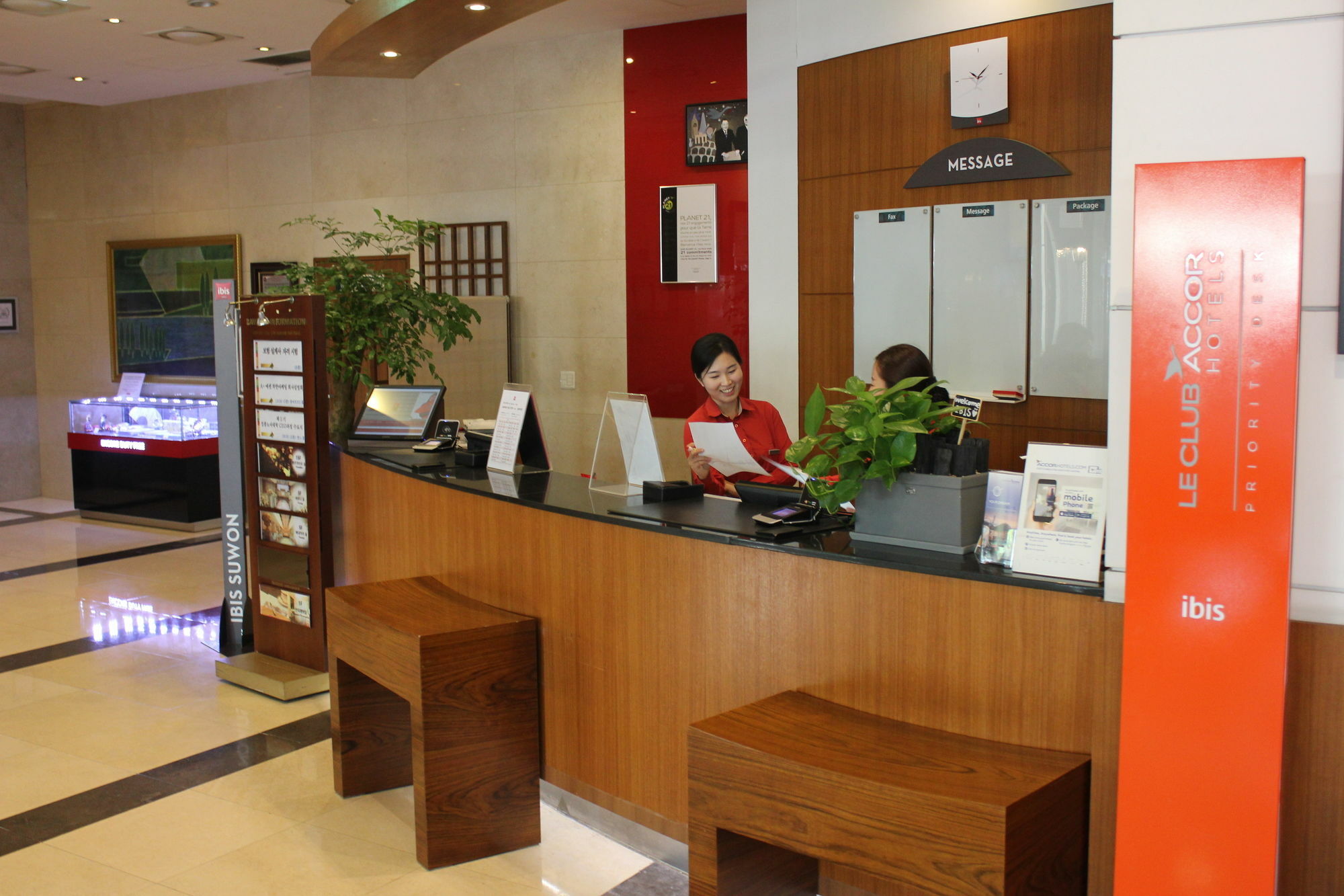 Ibis Ambassador Suwon Hotel Kültér fotó